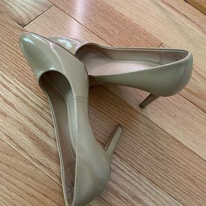 Kelly and Katie nude heels